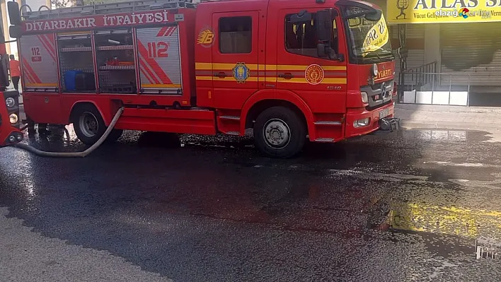 Diyarbakır'da kırtasiye dükkanında yangın