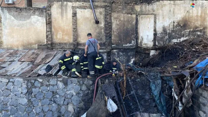 Diyarbakır'da odun deposunda çıkan yangın söndürüldü