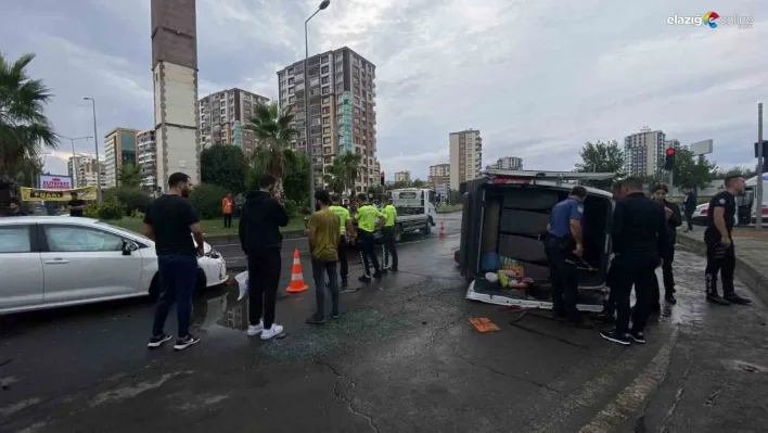 Diyarbakır'da otomobil ile şehir içi minibüs çarpıştı: 1'i bebek 9 yaralı