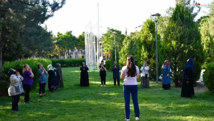 Diyarbakır'da parklarda eğitmenler eşliğinde 'Sabah sporları' yapılıyor