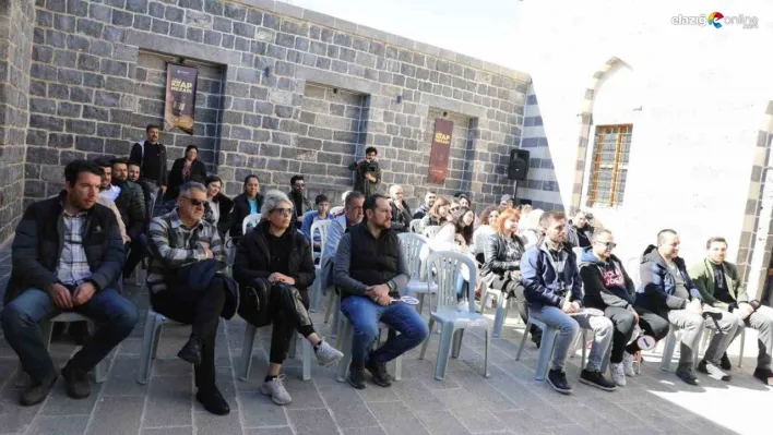 Diyarbakır'da Paşa Hamamı'nda kitap mezadı yapıldı