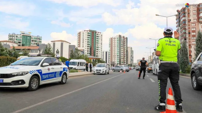 Diyarbakır'da polis ekipleri yeni eğitim döneminde sahada