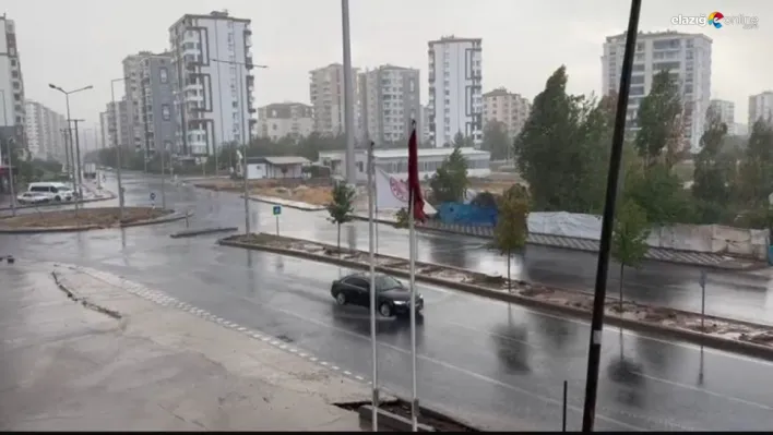 Diyarbakır'da sağanak yağış etkili oldu