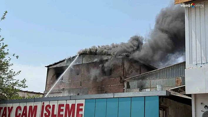 Sanayi Sitesinde Korkutan Yangın! Kereste Deposu Alev Alev Yandı!