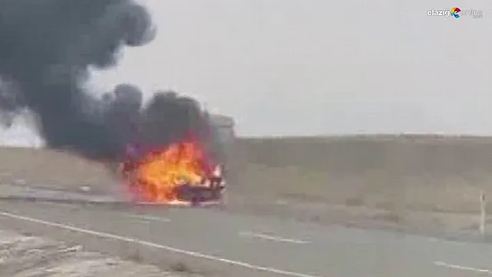 Diyarbakır'da seyir halindeki otomobil alev topuna döndü