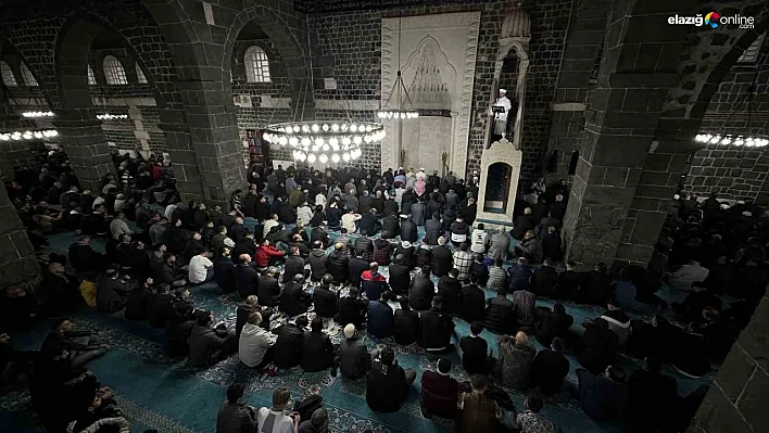 Diyarbakır'da vatandaşlar Ulu Cami'ye akın etti