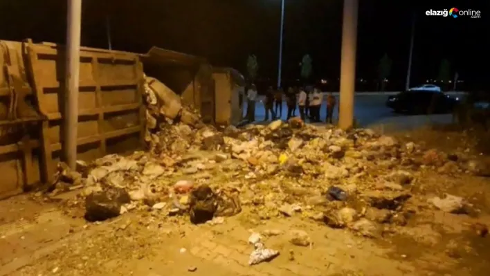 Diyarbakır'da virajı alamayan çöp kamyonu devrildi: 1 yaralı