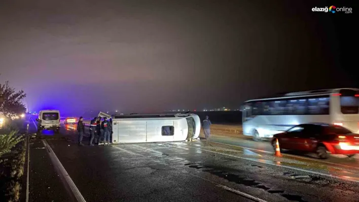 Diyarbakır'da yolcu minibüsü devrildi: 14 yaralı