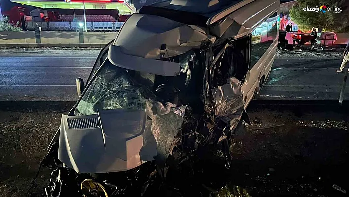 Diyarbakır'da yolcu minibüsü ile tanker çarpıştı: 1 yaralı