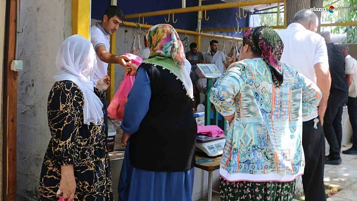 Diyarbakır'da yüzlerce aileye kurban eti ulaştırıldı