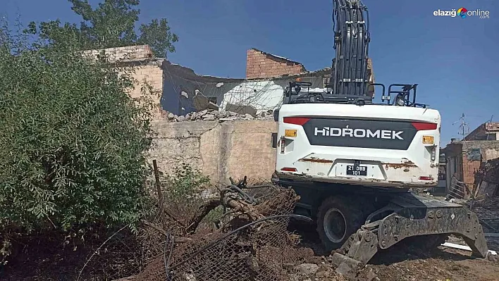 Diyarbakır kırsalında 63 ağır hasarlı yapının yıkımı tamamlandı