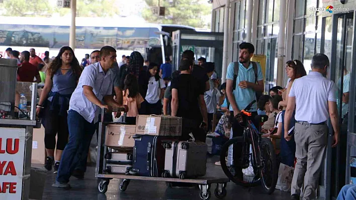 Diyarbakır Otogarı'nda bayram öncesi geliş hareketliliği