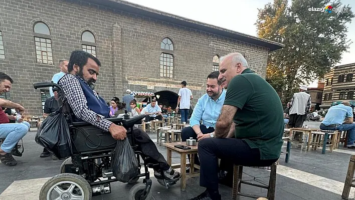 Diyarbakır Valisi Zorluoğlu, korumasız halkın arasında gezdi