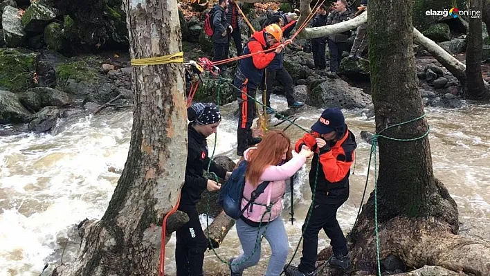 Mahsur kalan 16 kişinin yardımına AFAD ekipleri yetişti