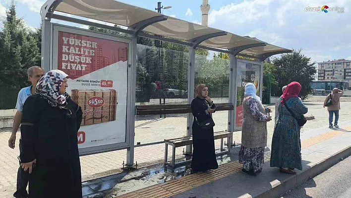 Duraklar onarılıp temizlendi