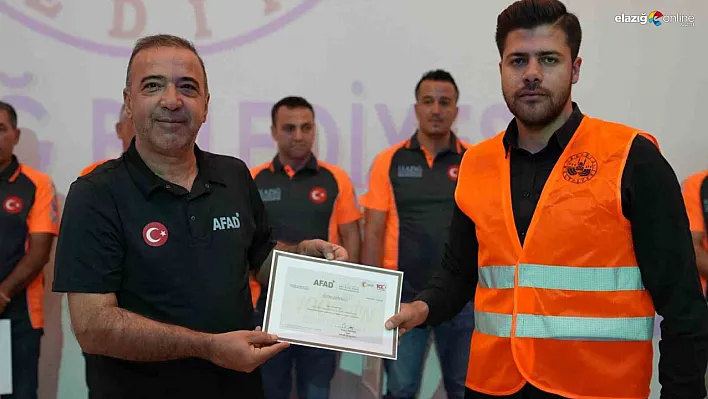 Elazığ'da ELBAK ekibi sertifikalarını aldı: Ekip artık afetlerde gönüllü müdahaleye hazır!