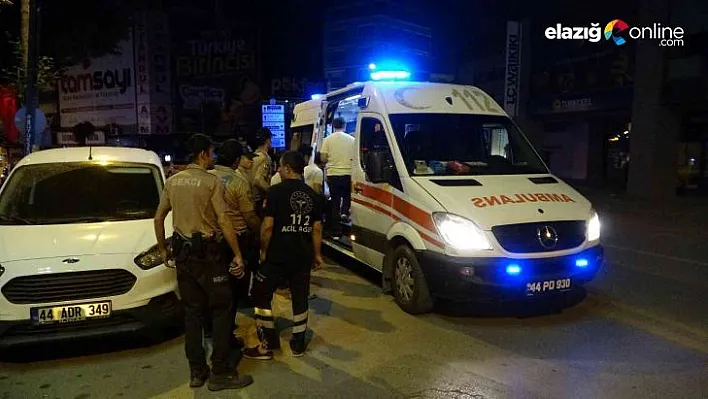 Eğlence merkezinde bıçaklı kavga: 3 yaralı