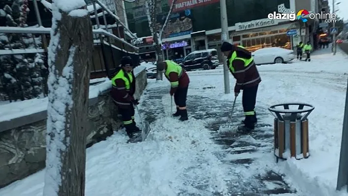 Elazığ Belediyesinin kar mesaisi tüm hızıyla sürüyor