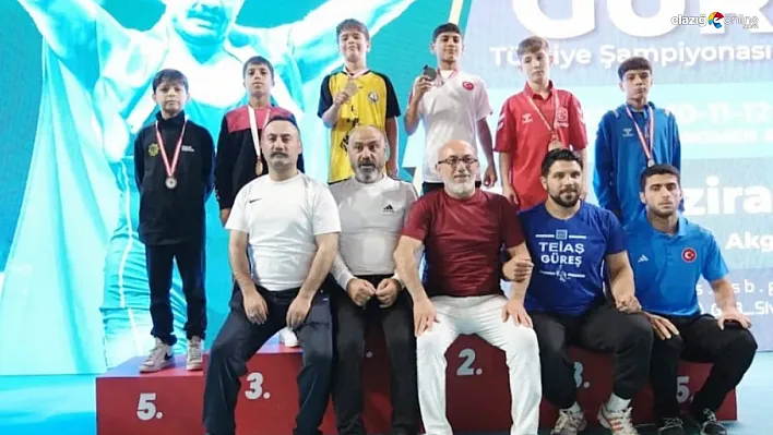 Sivas'taki Türkiye Şampiyonasında Elazığ Rüzgârı! Minik Güreşçiden Dev Zafer!