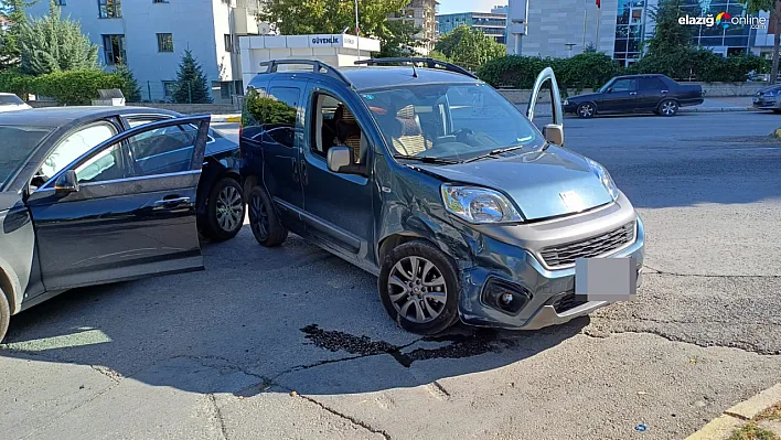 Elazığ Cumhuriyet Mahallesi'nde trafik kazası: İki araç kafa kafaya çarpıştı