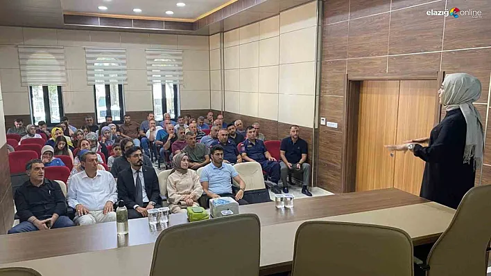 Sivrice'de Aşı Bilinci Artıyor: Halk ve Sağlık Çalışanları Konferansta Buluştu!