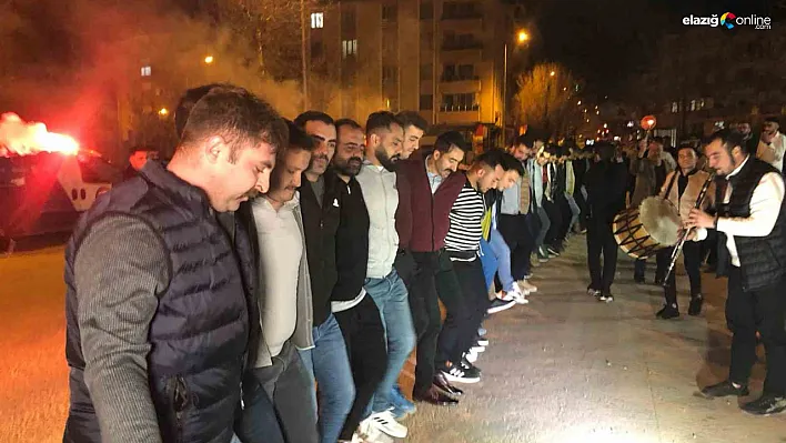 Elazığ'da Ramazan Bir Başka Güzel! Yeni Mahalle'de Sahur Halayı Renkli Anlara Sahne Oldu