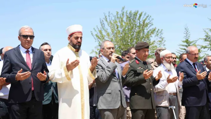 Elazığ'da 15 Temmuz'un 8. Yıl dönümünde şehitler dualarla anıldı