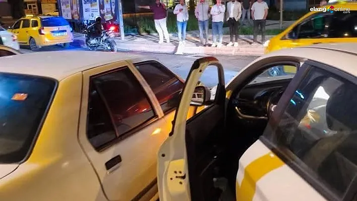 Elazığ Ataşehir'de Korkutan Kaza: İki Otomobil Kafa Kafaya Çarpıştı, 2 Yaralı