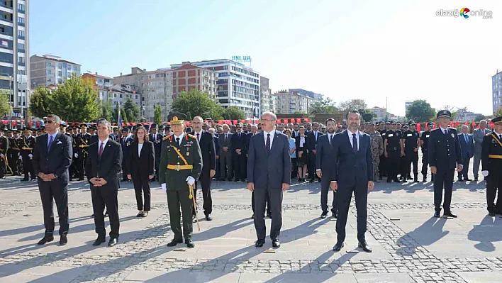 30 Ağustos Elazığ'da Atatürk anıtına çelenk sunumuyla başladı