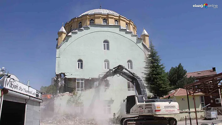 50 yıllık Bahçelievler Camii'nin yıkımına başlandı