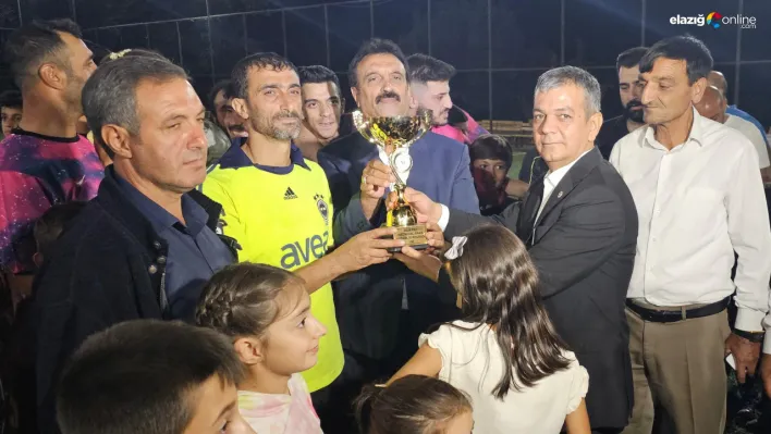 Gezin köyünde büyük futbol finali: Şampiyonluk kupası sahibini buldu!