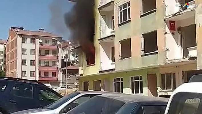 Ağır hasarlı binada yangın!