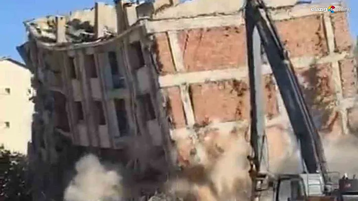 Elazığ'da Riskli Yapılar Tek Tek Yıkılıyor: Binanın Çökme Anı Yürekleri Ağza Getirdi!