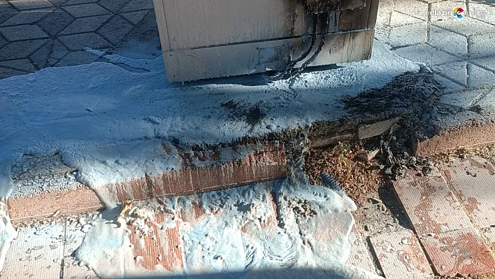 Elazığ'da Akbil Dolum Noktasında Yangın! Alevler Korkuttu!