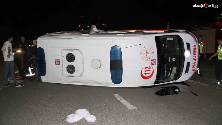 Hasta taşıyan ambulans ile pikap çarpıştı!