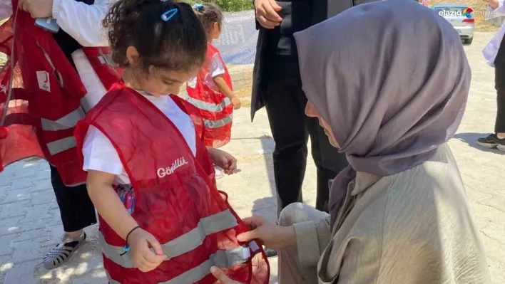 Anaokulu öğrencilerinden yürekleri ısıtan davranış