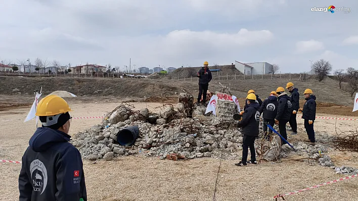 Elazığ'da Arama Kurtarma Ekibi Alarmda! Deprem Tatbikatı Nefes Kesti!