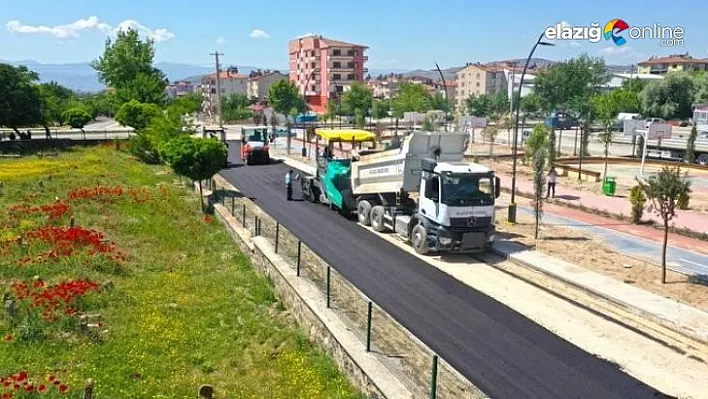 Elazığ Belediyesi asfaltlama çalışmalarına ara vermeden devam ediyor
