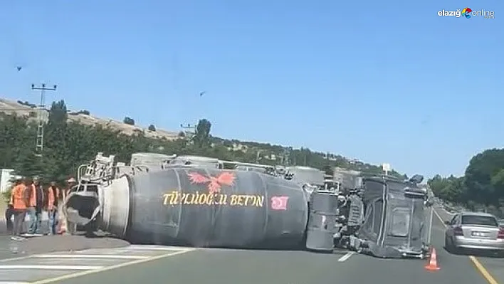 Elazığ-Malatya Yolunda Kaza: Beton Mikseri Yola Devrildi!