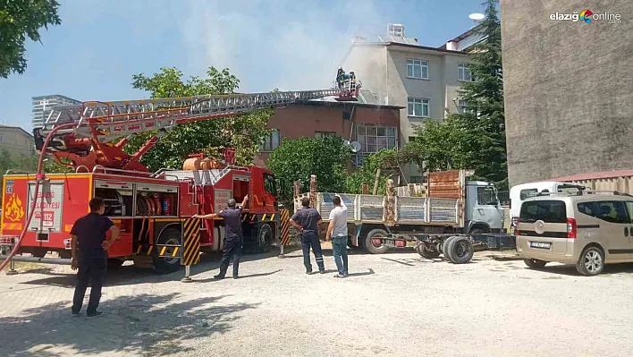 Sürsürü Mahallesi'nde çatı yangını!