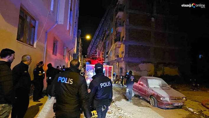 Elazığ'da Geceyi Alevler Aydınlattı: 5 Katlı Binada Yangın Paniği