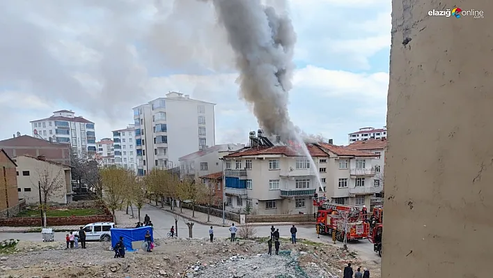 Elazığ'da bir binanın çatısında yangın!