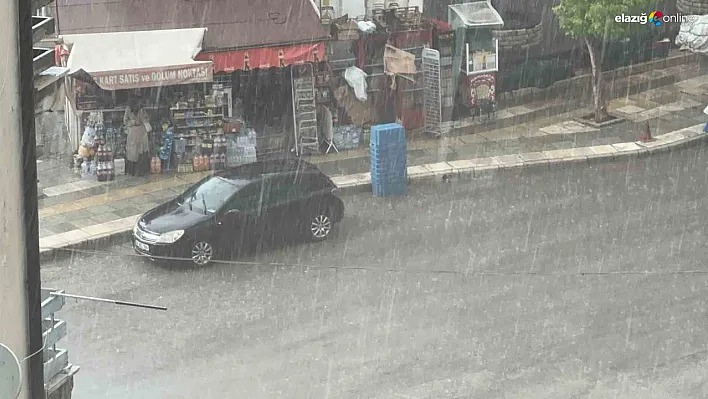 Elazığ'da Sağanak ve Dolu Yağışı Hayatı Felç Etti: Sokaklar Göle Döndü!