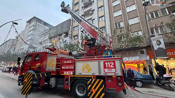 Elazığ'da Döner Dükkanında Korkutan Yangın: İş Yeri Kül Oldu!