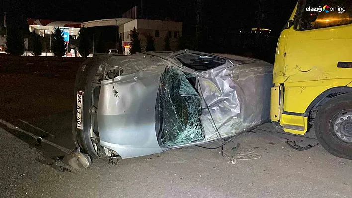 Elazığ'da Takla Atan Araç Tıra Çarptı! 1'i Ağır 3 Yaralı