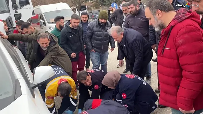 Elazığ'da Otomobilin Altına Sıkışan Motokurye, İtfaiye Ekiplerince Kurtarıldı!