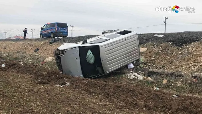 Yazıkonak'ta araç şarampole yuvarlandı