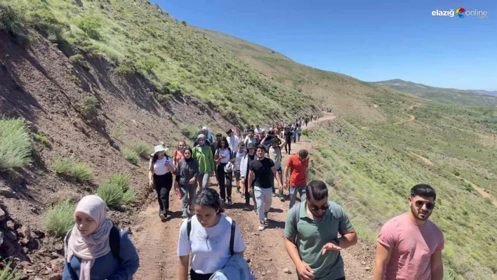 350 öğrenciyle Hazarbaba Dağı'na doğa yürüyüşü
