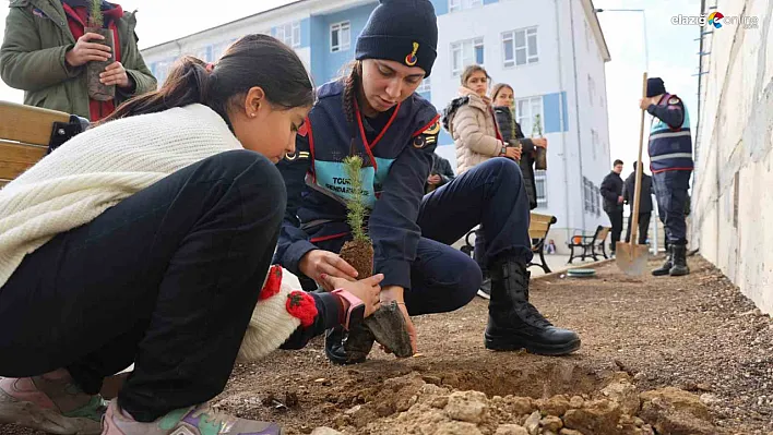 Harput Jandarma Karakolu'ndan Çevreye ve Çocuklara Anlamlı Destek!