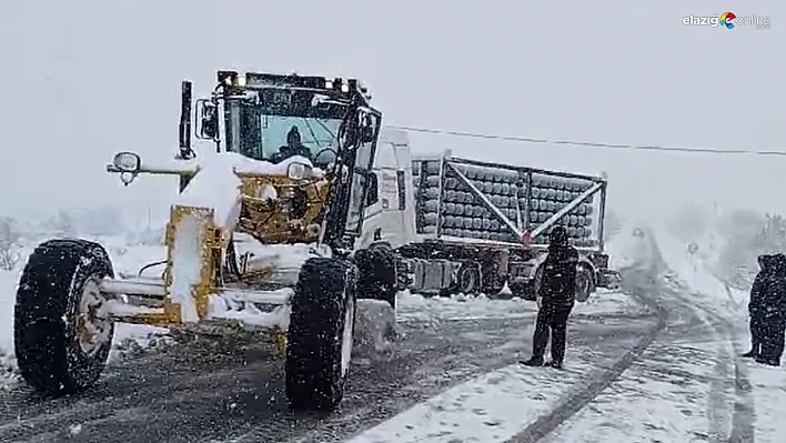 Elazığ'da Kar Yağışı Sonrası Mahsur Kalan Tırlar İçin Ekipler Seferber Oldu!